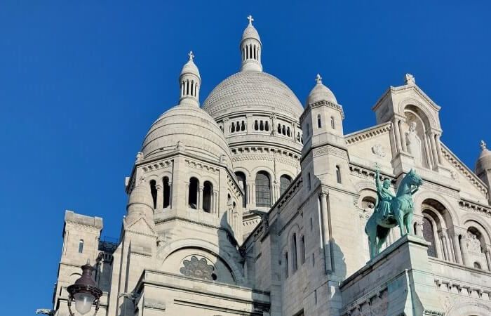 Boutique éphémère à Abbesses: quartier cosmopolite et vivant
