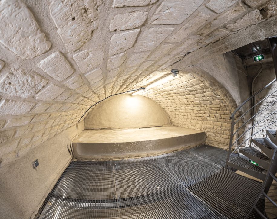 75002-85-241-Vivienne