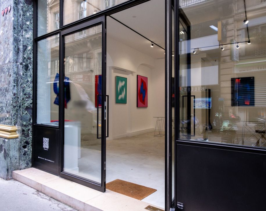 75002-85-241-Vivienne