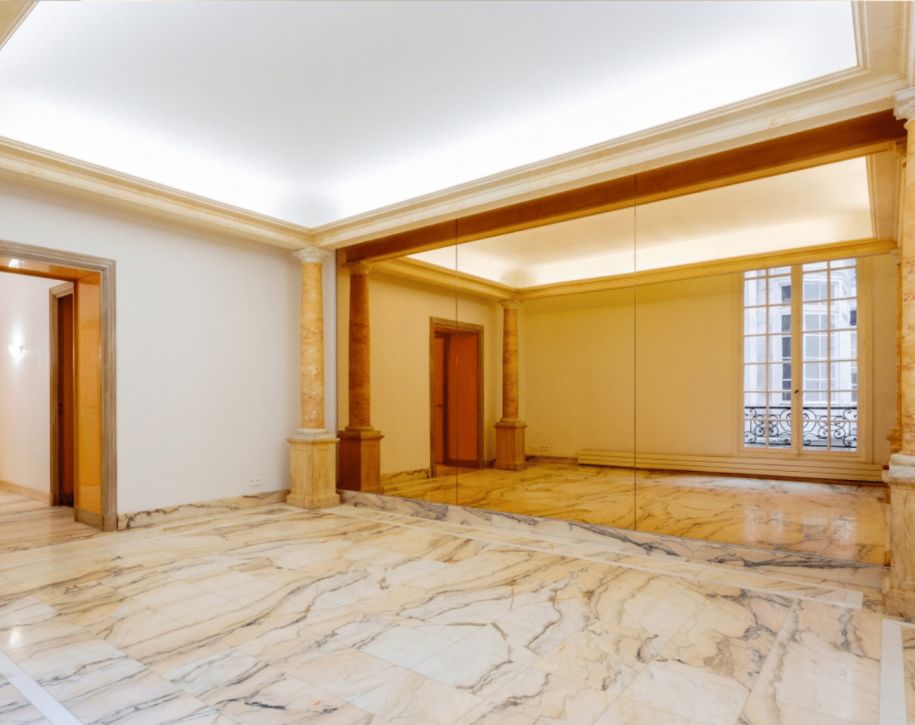 75008-340-330-Champs-Élysées