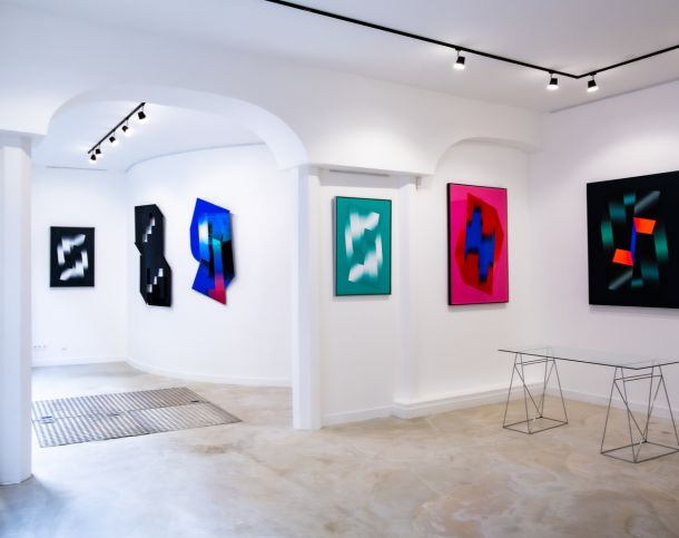 75002-85-241-Vivienne