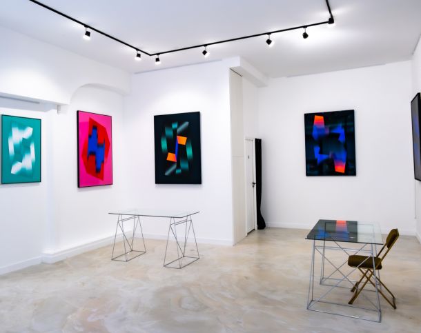 75002-85-241-Vivienne