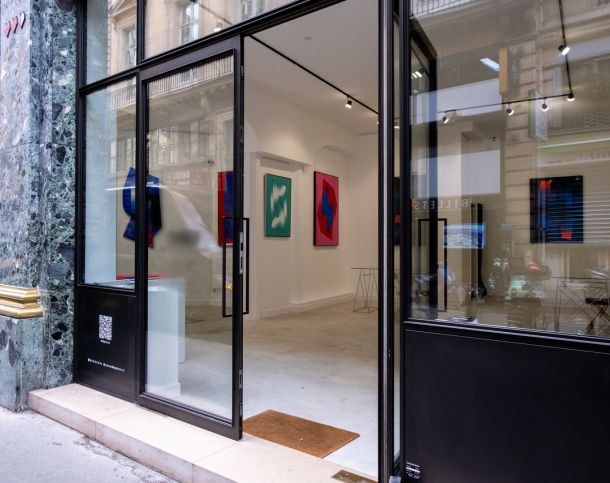 75002-85-241-Vivienne