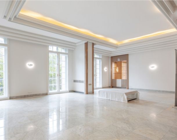 75008-340-330-Champs-Élysées