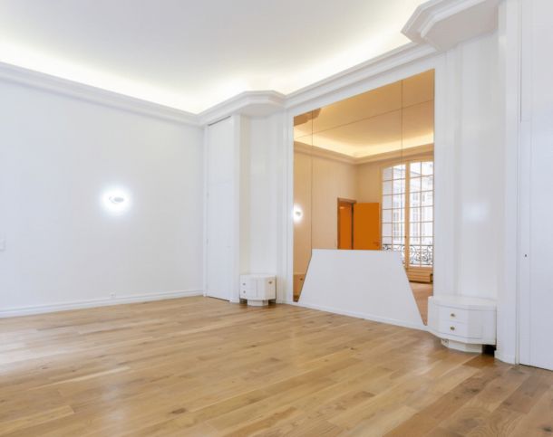 75008-340-330-Champs-Élysées