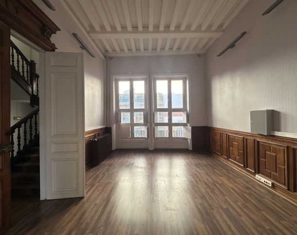 75009-1475-284-Saint-Georges