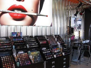 MAKE UP FOR EVER POP UP STORE