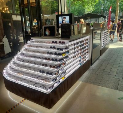 Elo & John s’installe sur les Champs Elysées