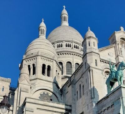 Boutique éphémère à Abbesses: quartier cosmopolite et vivant