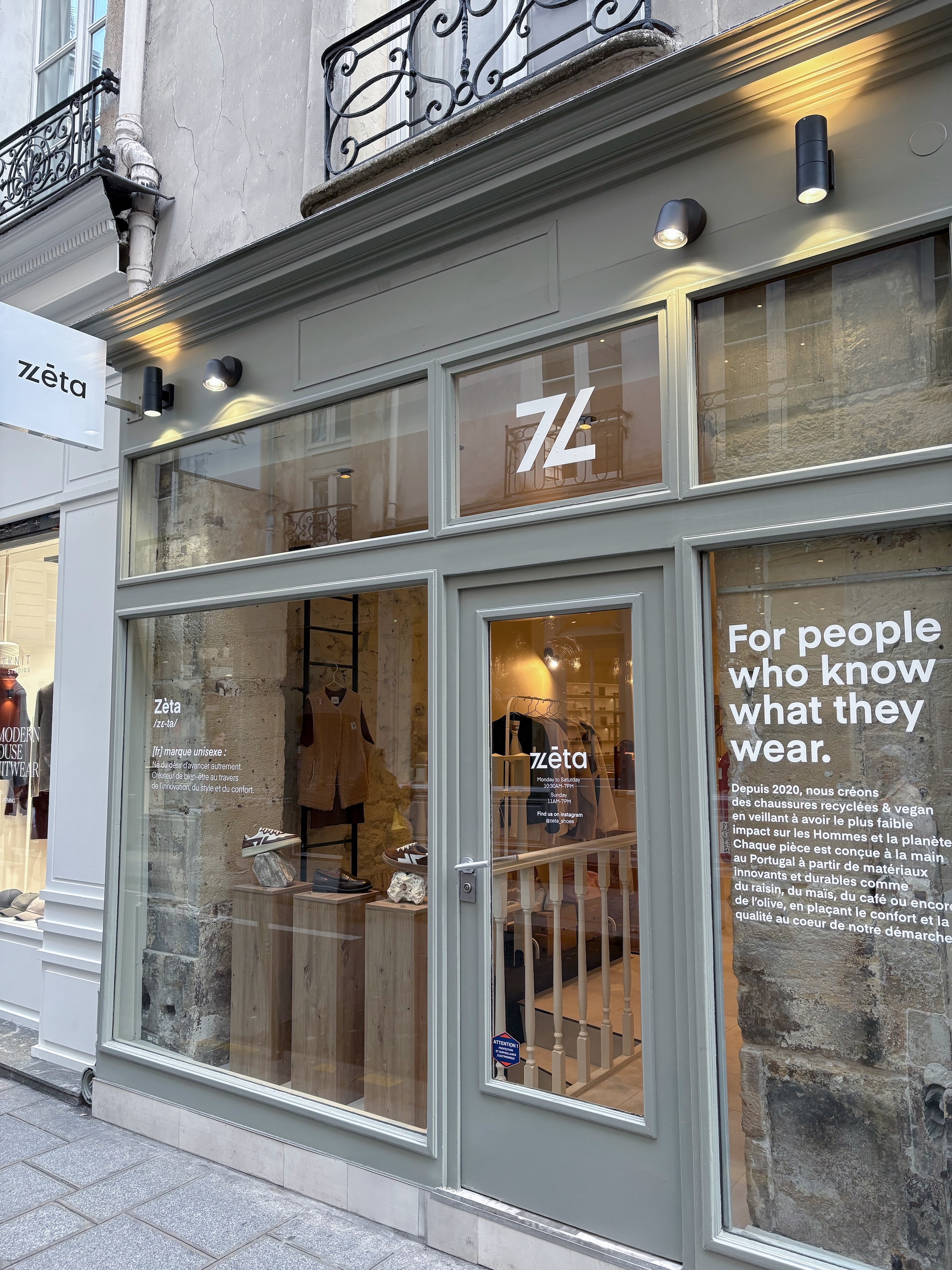 pop up store le marais, ephemeral shop in paris, holiday season shopping 